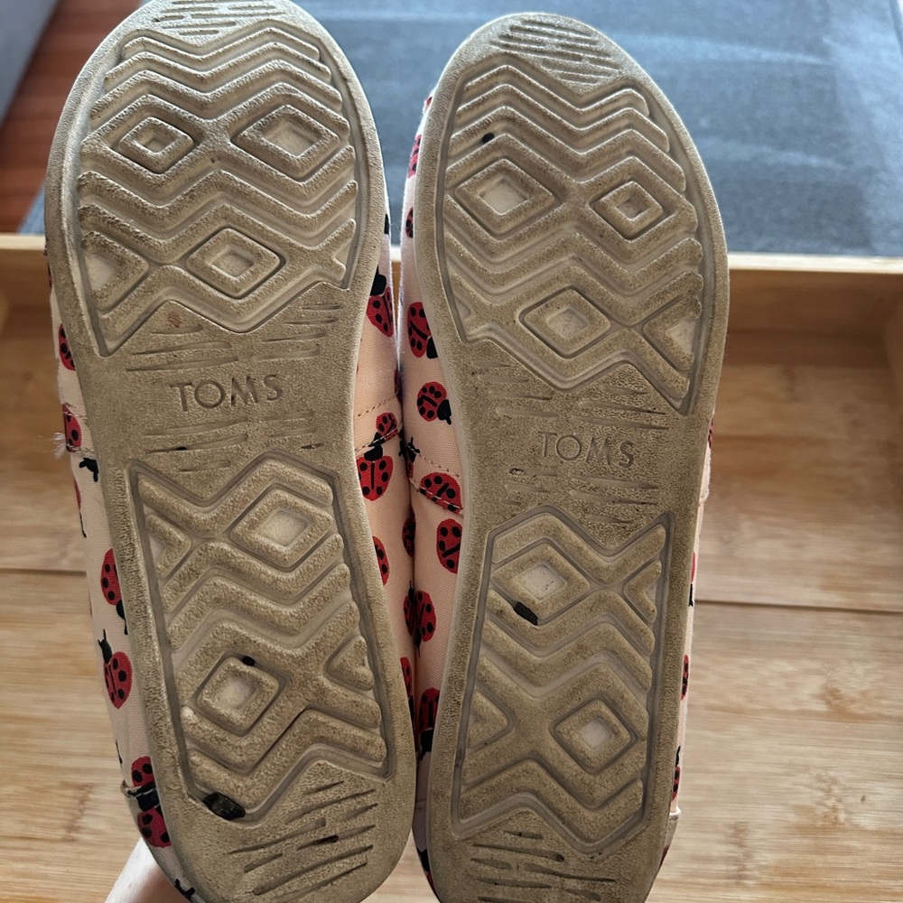 TOMS Ladybug Print Shoes - Red and Pink (Size 10) - Picture 4 of 4